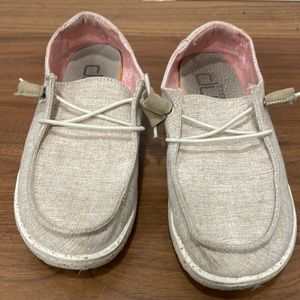Womens/Girls Size 5 Hey Dudes Shoes